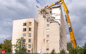Wznowiono rozbiórkę budynku byłej Komendy Policji w Pile