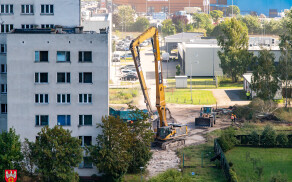 Wznowiono rozbiórkę budynku byłej Komendy Policji w Pile