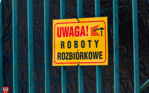 Wznowiono rozbiórkę budynku byłej Komendy Policji w Pile