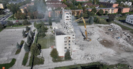 Trwa wyburzanie byłej Komendy Policji w Pile