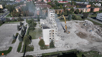 Trwa wyburzanie byłej Komendy Policji w Pile