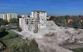Trwa wyburzanie byłej Komendy Policji w Pile