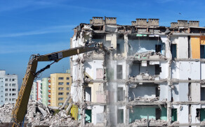 Trwa wyburzanie byłej Komendy Policji w Pile