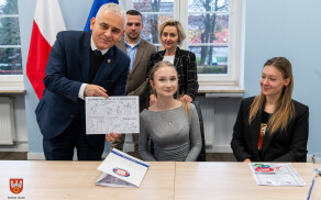 wręczenie nagród laureatom