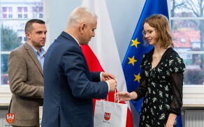 wręczenie nagród laureatom