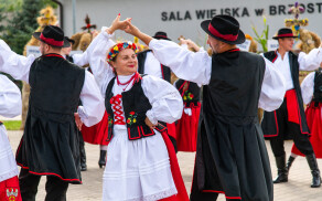 Dożynki gminne w Brzostowie- święto plonów i wspólnoty