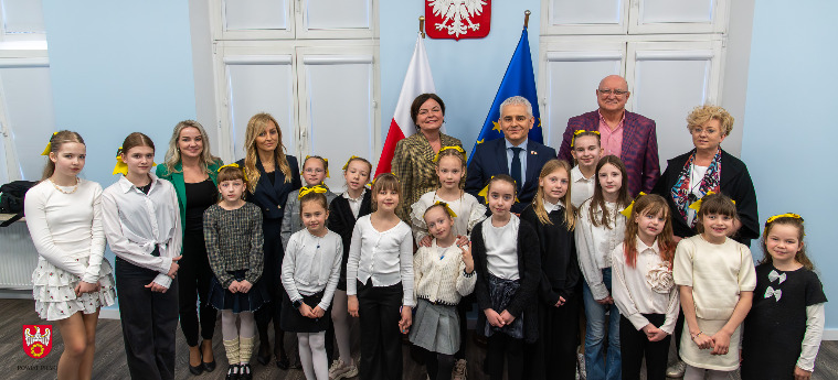 Cheerleaderki ze Szkoły Podstawowej n...