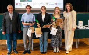 Nagrody dla młodych pasjonatów biologii i chemii