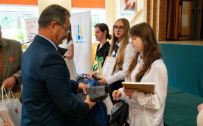 Nagrody dla młodych pasjonatów biologii i chemii