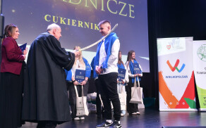 Nowi czeladnicy odebrali świadectwa