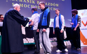 Nowi czeladnicy odebrali świadectwa