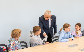 Uczniowie ze Szkoły Podstawowej STO gościli w Starostwie