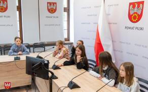 Uczniowie ze Szkoły Podstawowej STO gościli w Starostwie