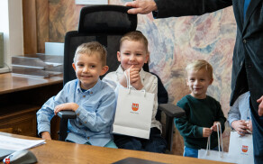 wizyta dzieci w Starostwie