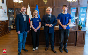 Przygotowania uczniów do jubileuszu "Ekonomika"