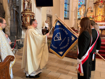 Poświęcenie sztandaru Zespołu Szkół Ekonomicznych