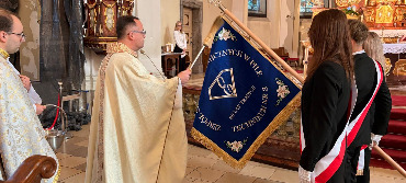 Poświęcenie sztandaru Zespołu Szkół E...
