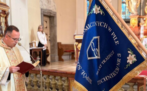 Poświęcenie sztandaru Zespołu Szkół Ekonomicznych