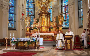 Poświęcenie sztandaru Zespołu Szkół Ekonomicznych
