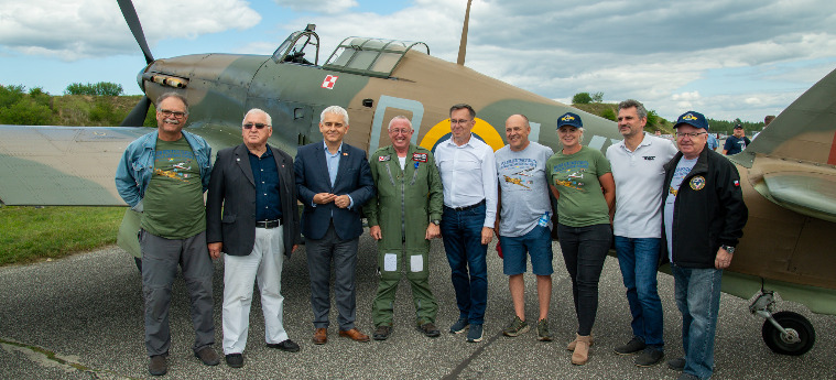 Legendarny Hawker Hurricane wylądował...
