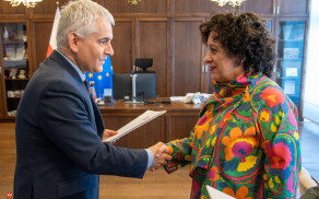 Gratulacje z okazji jubileuszu pracy zawodowej