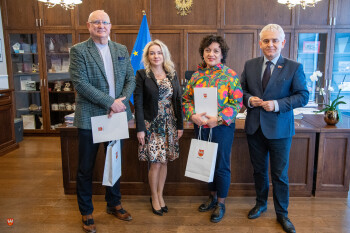 Gratulacje z okazji jubileuszu pracy zawodowej