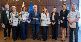 Gratulacje dla pracowników z okazji j...