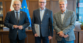 Gratualcje dla Karola Urbanka, dyrygenta Chóru ANS