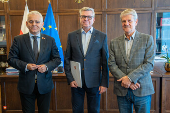 Gratualcje dla Karola Urbanka, dyrygenta Chóru ANS