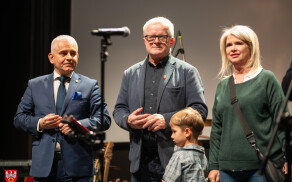 koncert w Kinie Iskra na leczenie Szymona