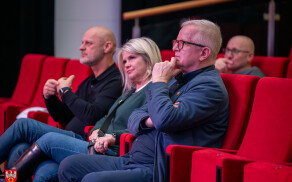 koncert w Kinie Iskra na leczenie Szymona