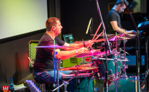 koncert w Kinie Iskra na leczenie Szymona