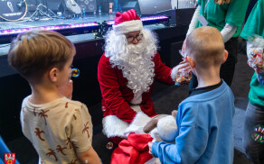 koncert w Kinie Iskra na leczenie Szymona