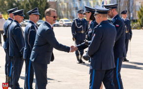 Uroczyste zakończenie szkolenia policyjnego w Pile
