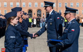 Uroczyste zakończenie szkolenia policyjnego w Pile