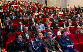 Uroczyste pożegnanie maturzystów pilskiego „Mechanika”