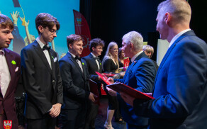 Uroczyste pożegnanie maturzystów pilskiego „Mechanika”