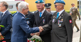 Oddali hołd żołnierzom w "Błękitnych Beretach"