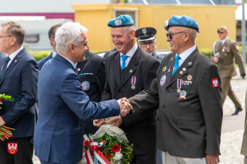 Oddali hołd żołnierzom w "Błękitnych Beretach"