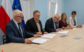 Rusza remont dachu parowozowni na terenie Kolejki