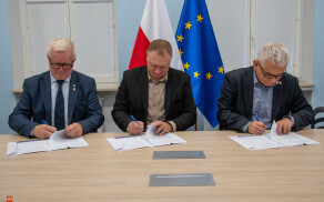 Rusza remont dachu parowozowni na terenie Kolejki