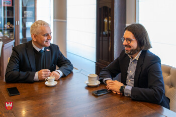 Starosta spotkał się z wyróżnionym nauczycielem chemii