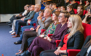 obchody służą edukacji młodzieży