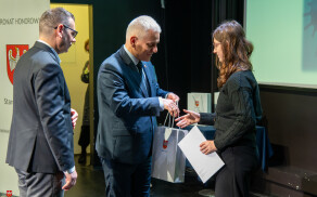 obchody służą edukacji młodzieży