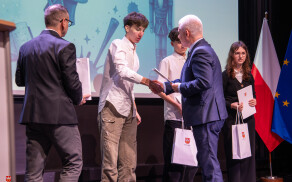 obchody służą edukacji młodzieży