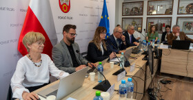 W centrum uwagi radnych: pomoc społec...