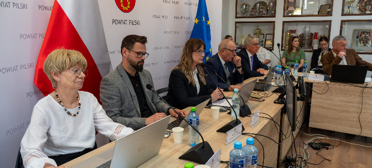 W centrum uwagi radnych: pomoc społec...