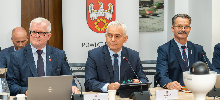Sesja Rady Powiatu i ważne decyzje dl...
