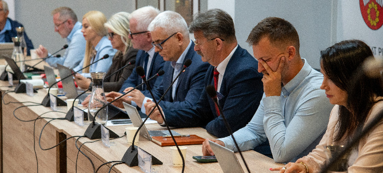 Nadzwyczajna sesja Rady Powiatu w Pil...