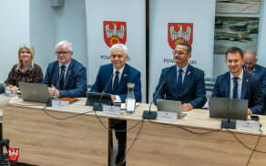 Sesja Rady Powiatu: o kierunku lekarskim i inwestycjach